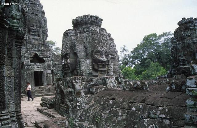 Caras en Bayon