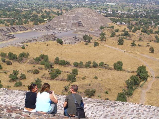 Casi arriba de la pirámide del sol