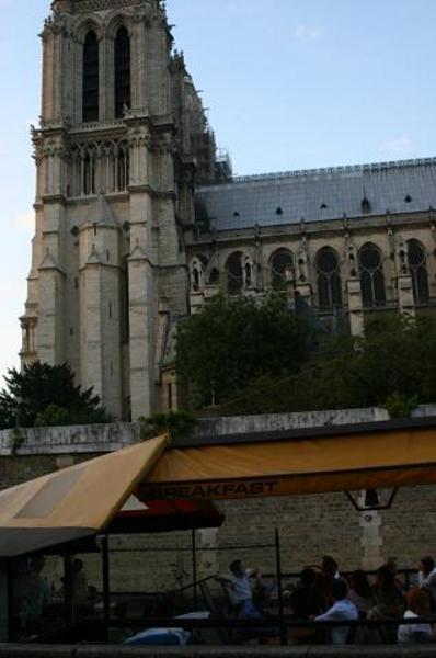 Notre Dame desde barco restaurante