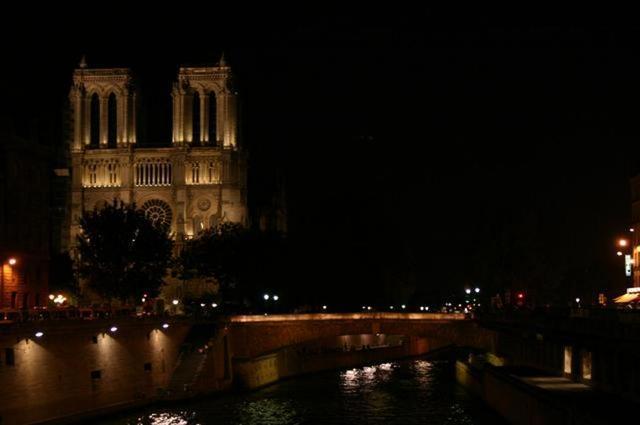 Notre Dame iluminada