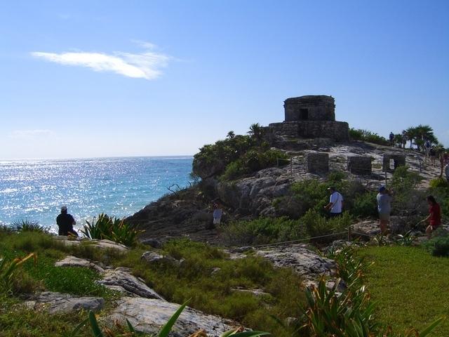 Ruinas mayas al lado del mar